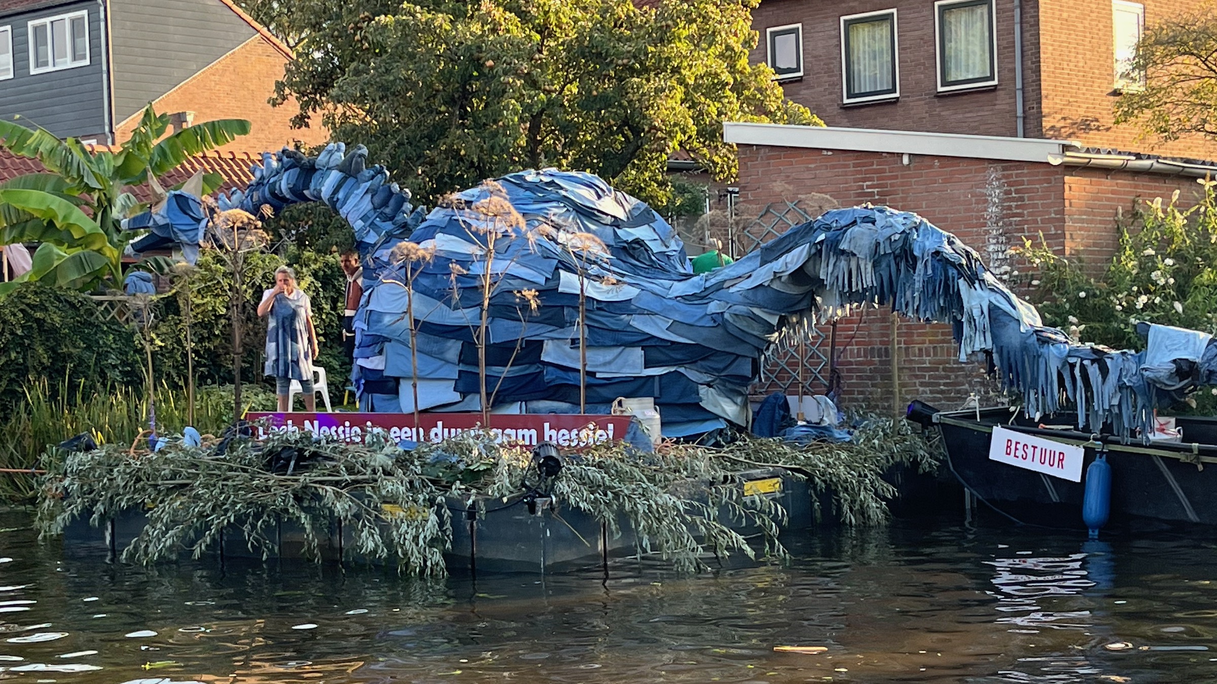 Gondelbuurt - Zeebeest gehuld in jeans (5)